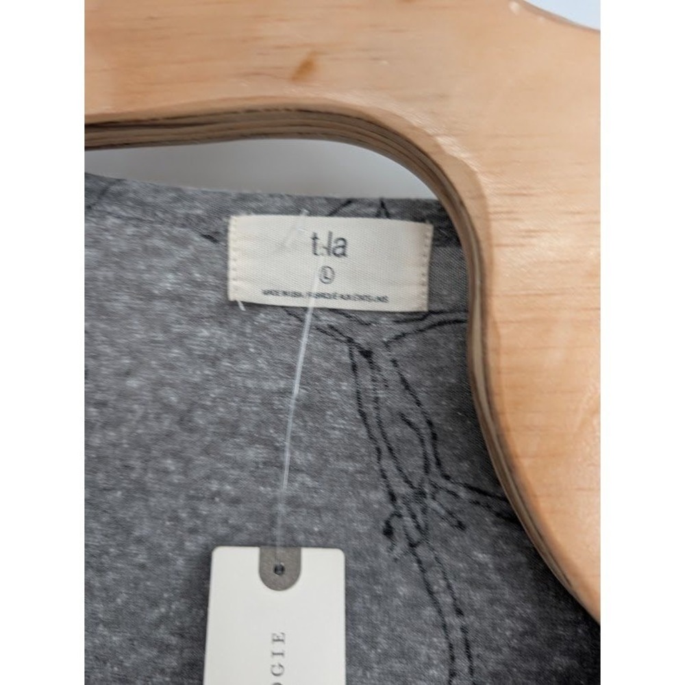T. La Anthropologie NWT Women's Grey Floral Wilder Short Sleeve Vneck Tunic L - Picture 3 of 6